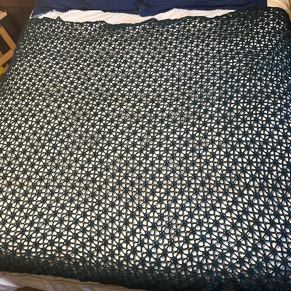WOVEN THROW - Picture 3 of 5